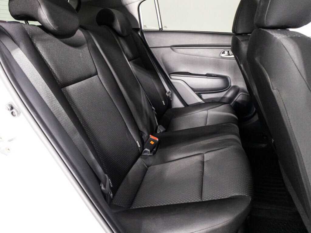 Купить Kia Rio с пробегом. Фото: #17