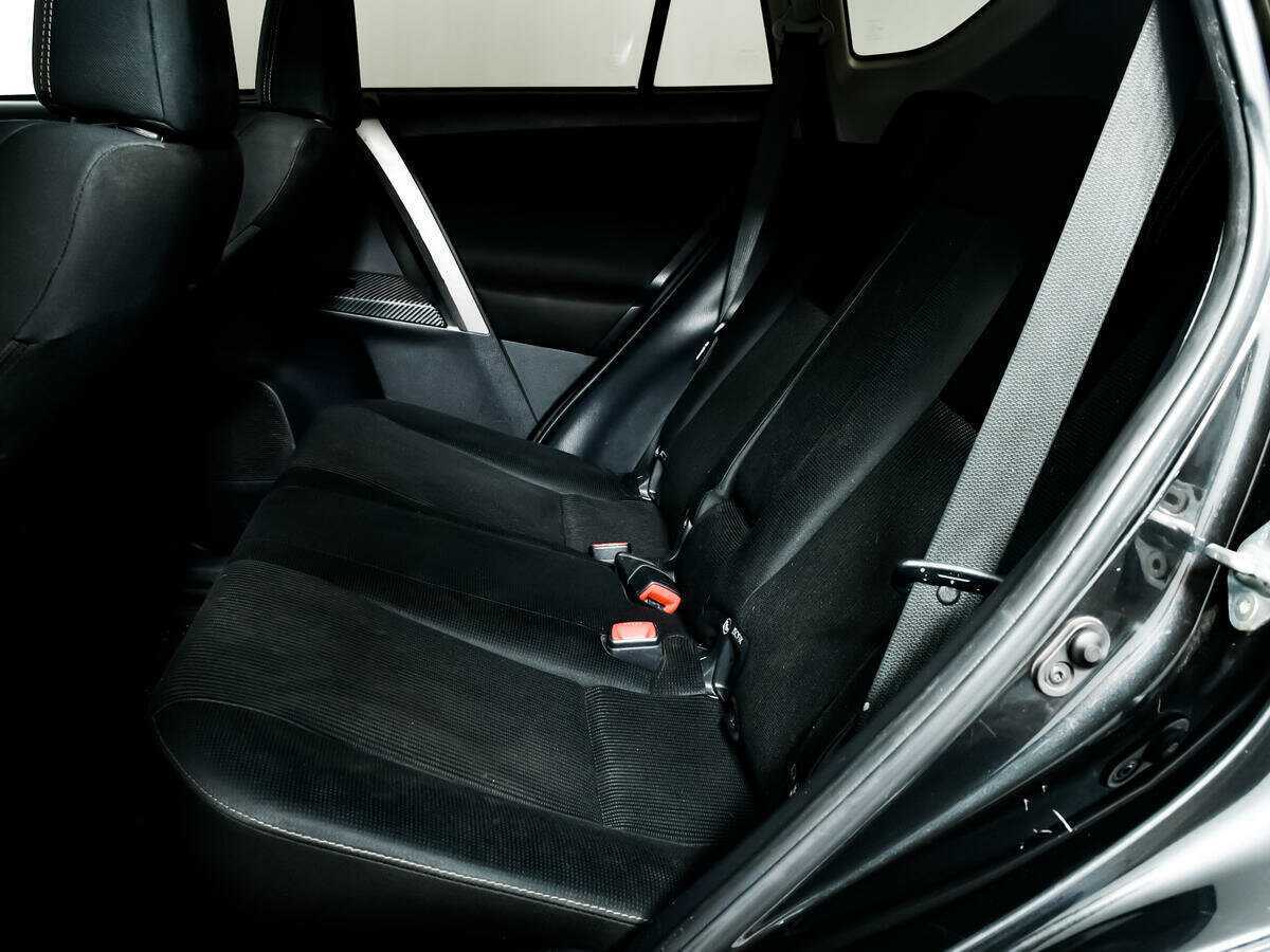 Купить Toyota RAV4 с пробегом. Фото: #11