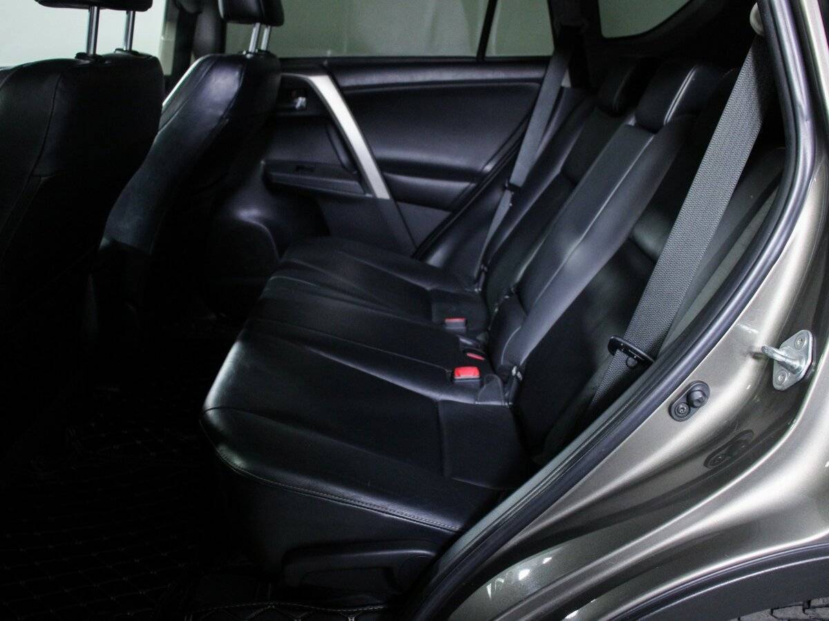 Купить Toyota RAV4 с пробегом. Фото: #9