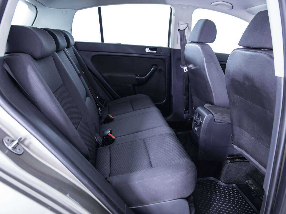 Купить Volkswagen Golf Plus с пробегом. Фото: #8