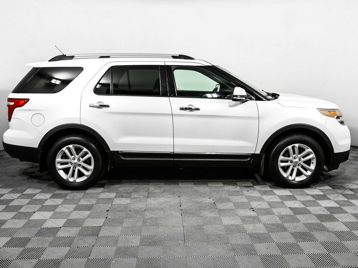 Купить Ford Explorer с пробегом. Фото: #3