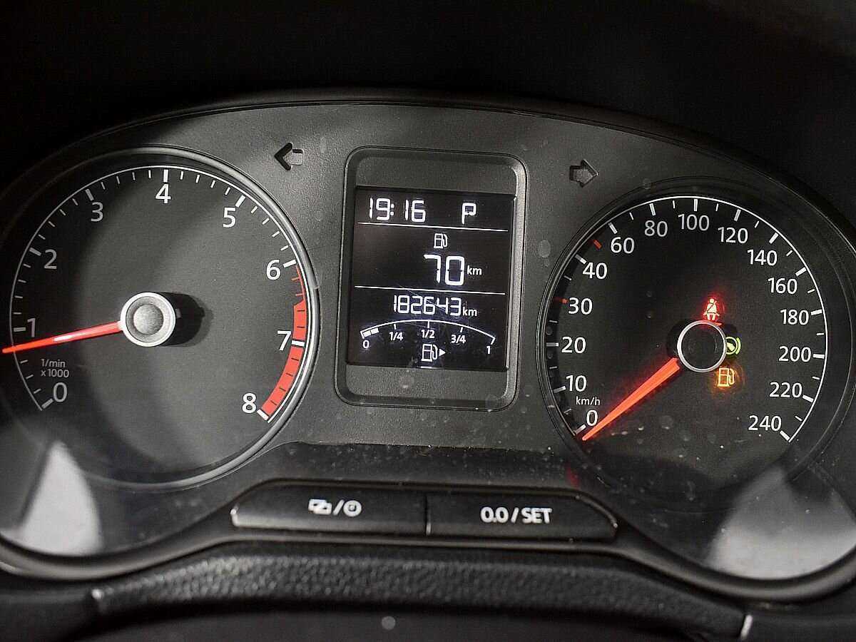 Купить Volkswagen Polo с пробегом. Фото: #9