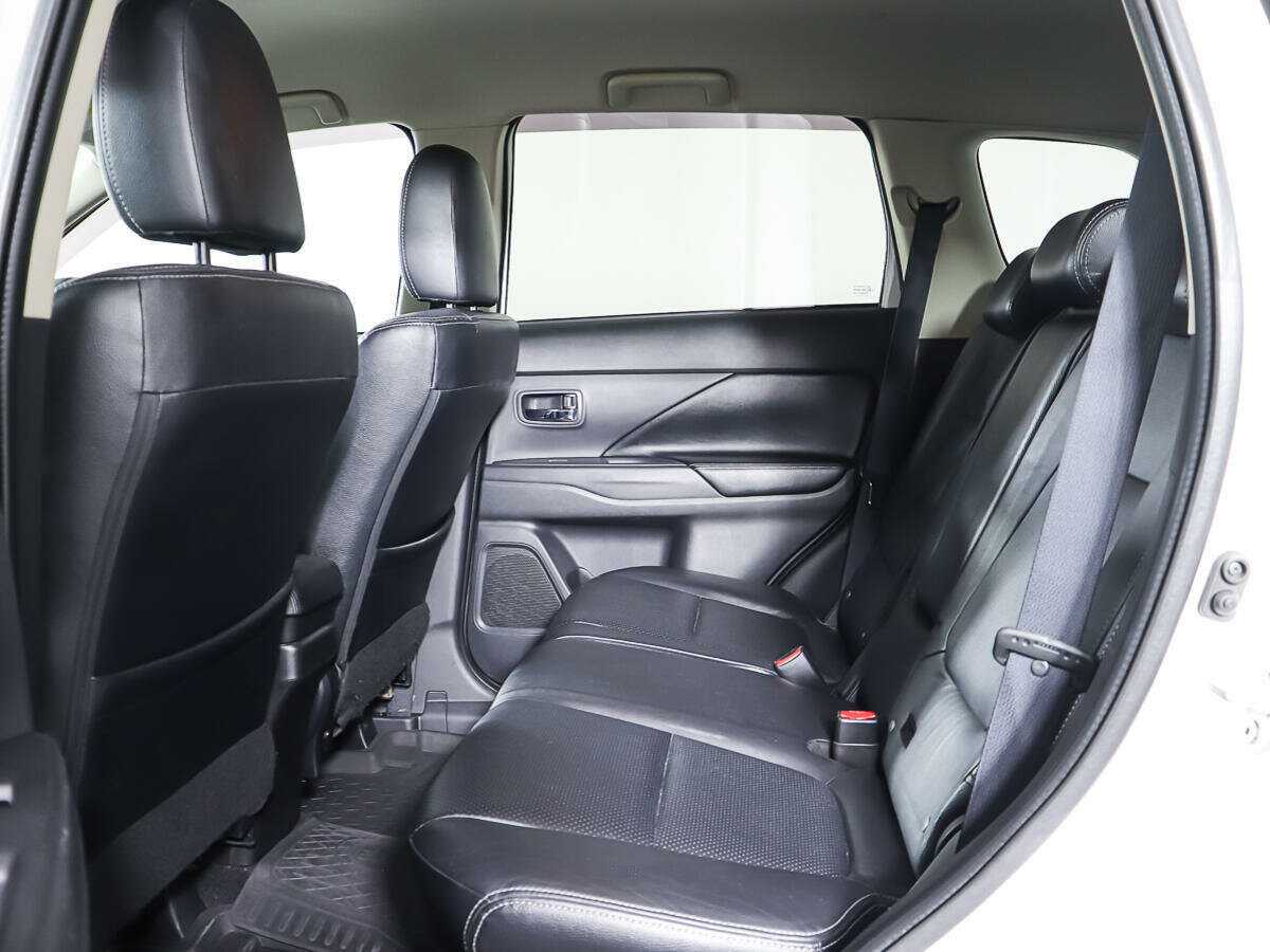 Купить Mitsubishi Outlander с пробегом. Фото: #9