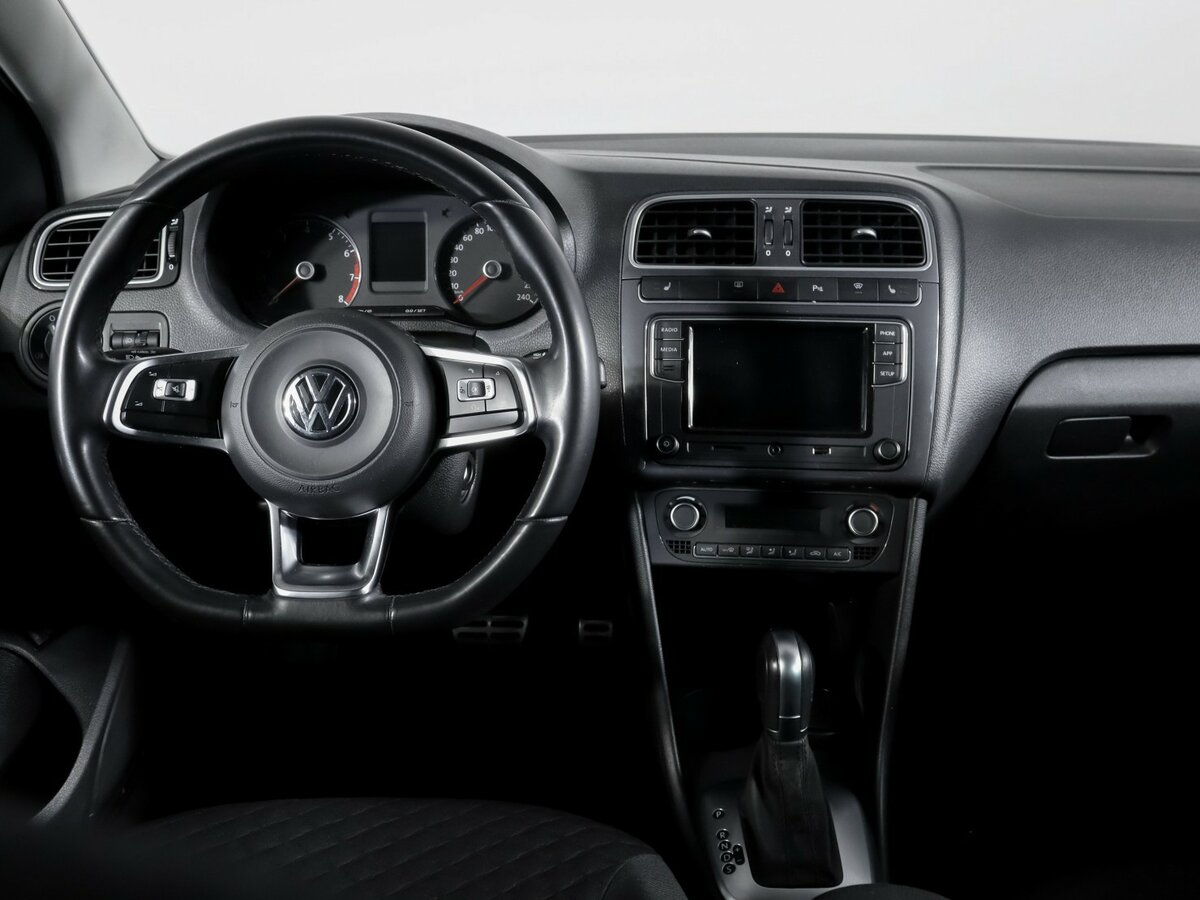 Купить Volkswagen Polo с пробегом. Фото: #9