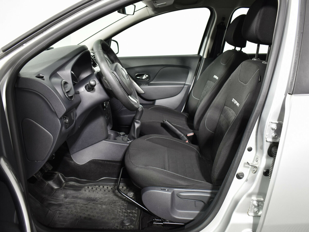 Купить Renault Sandero с пробегом. Фото: #9