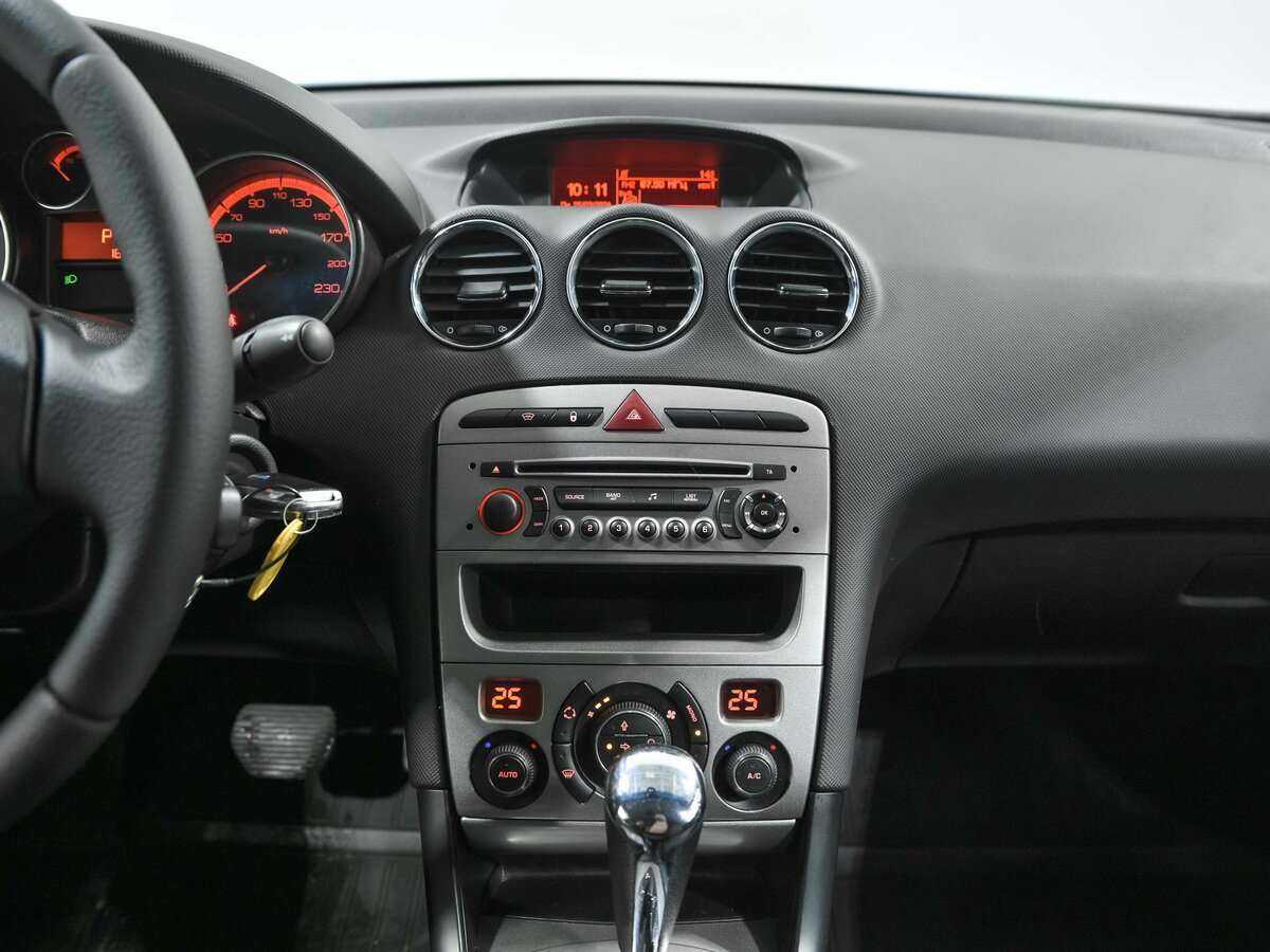 Купить Peugeot 408 с пробегом. Фото: #7