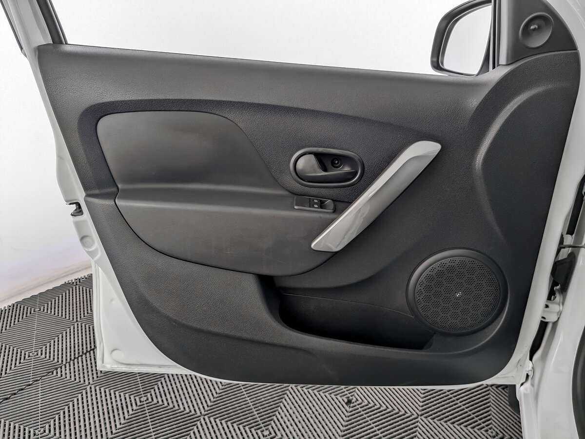 Купить Renault Sandero с пробегом. Фото: #13