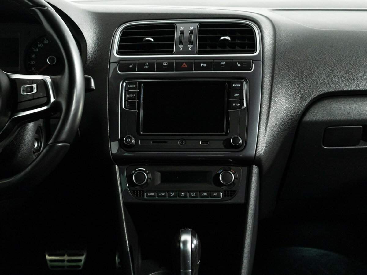 Купить Volkswagen Polo с пробегом. Фото: #13