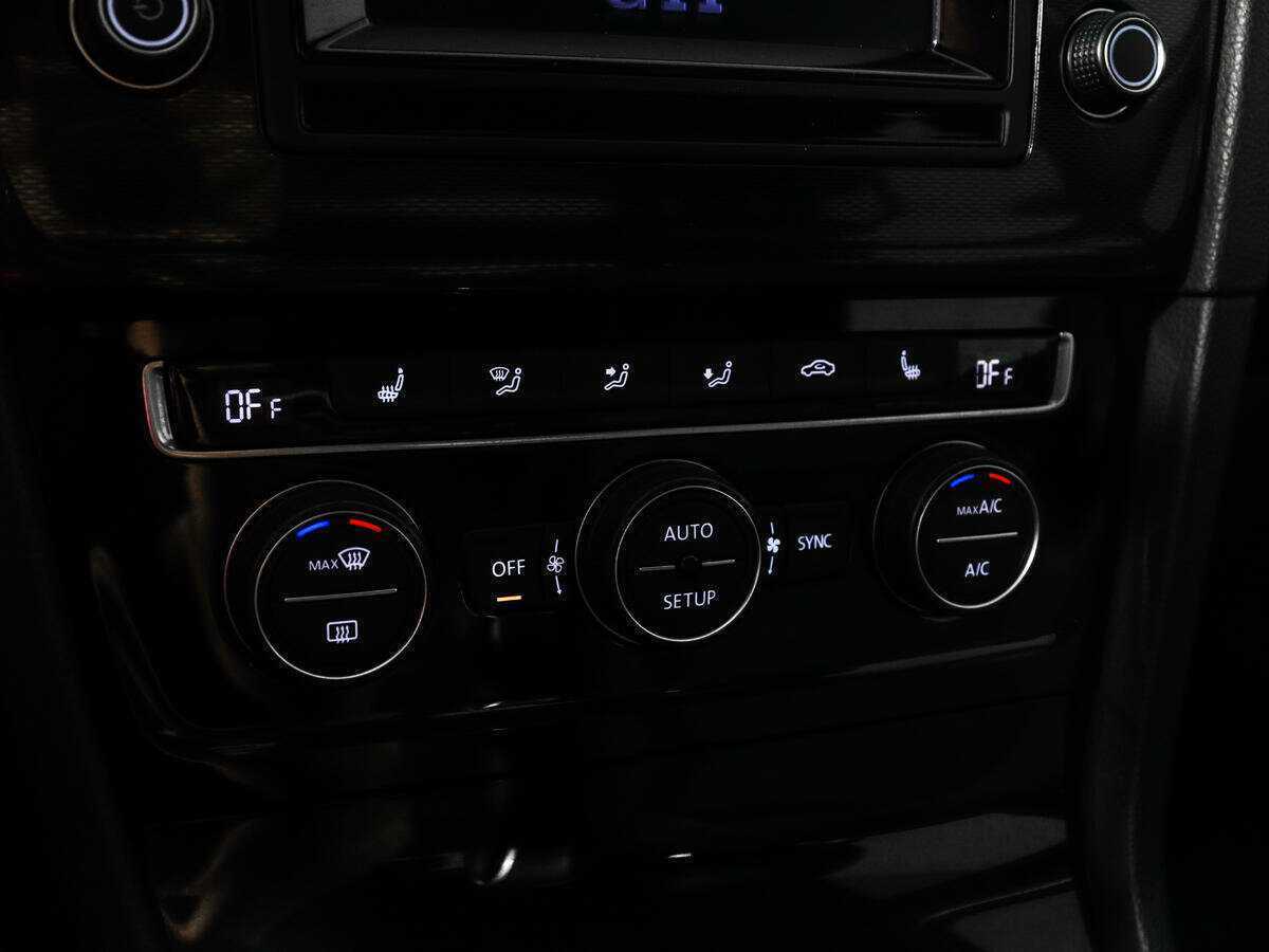 Купить Volkswagen Golf с пробегом. Фото: #13