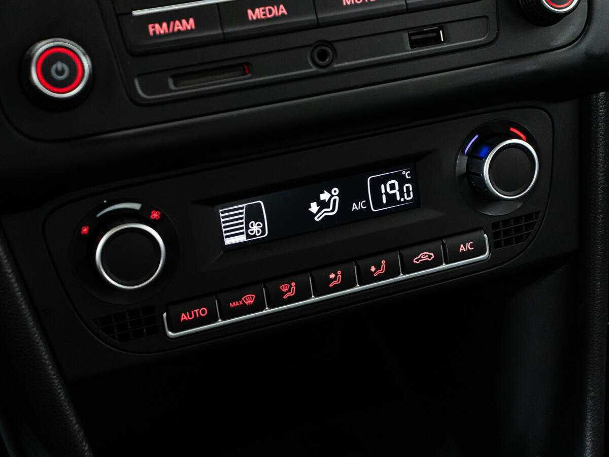 Купить Volkswagen Polo с пробегом. Фото: #13