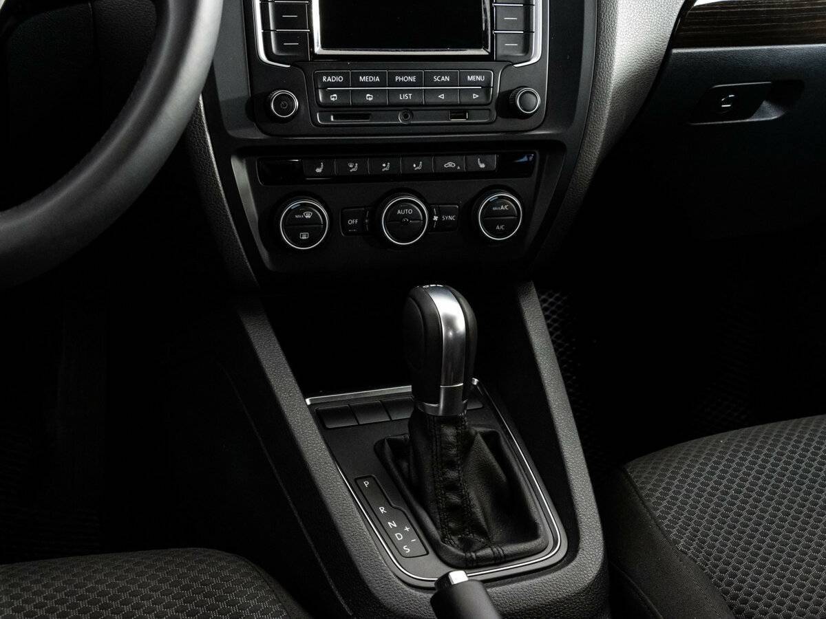 Купить Volkswagen Jetta с пробегом. Фото: #12