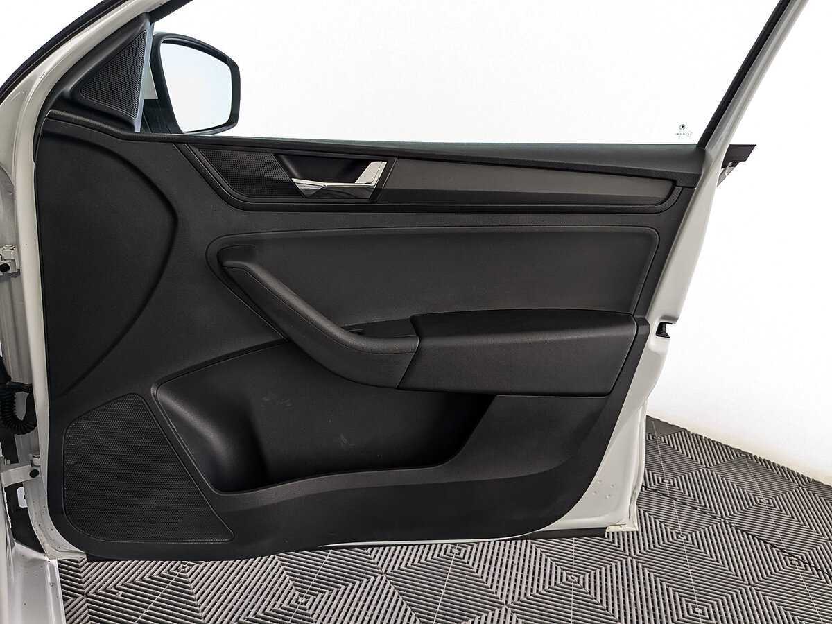 Купить Skoda Rapid с пробегом. Фото: #21
