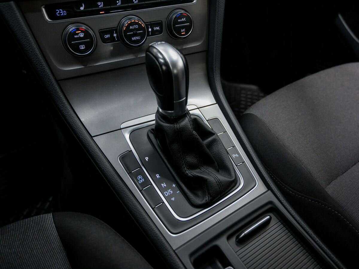 Купить Volkswagen Golf с пробегом. Фото: #18