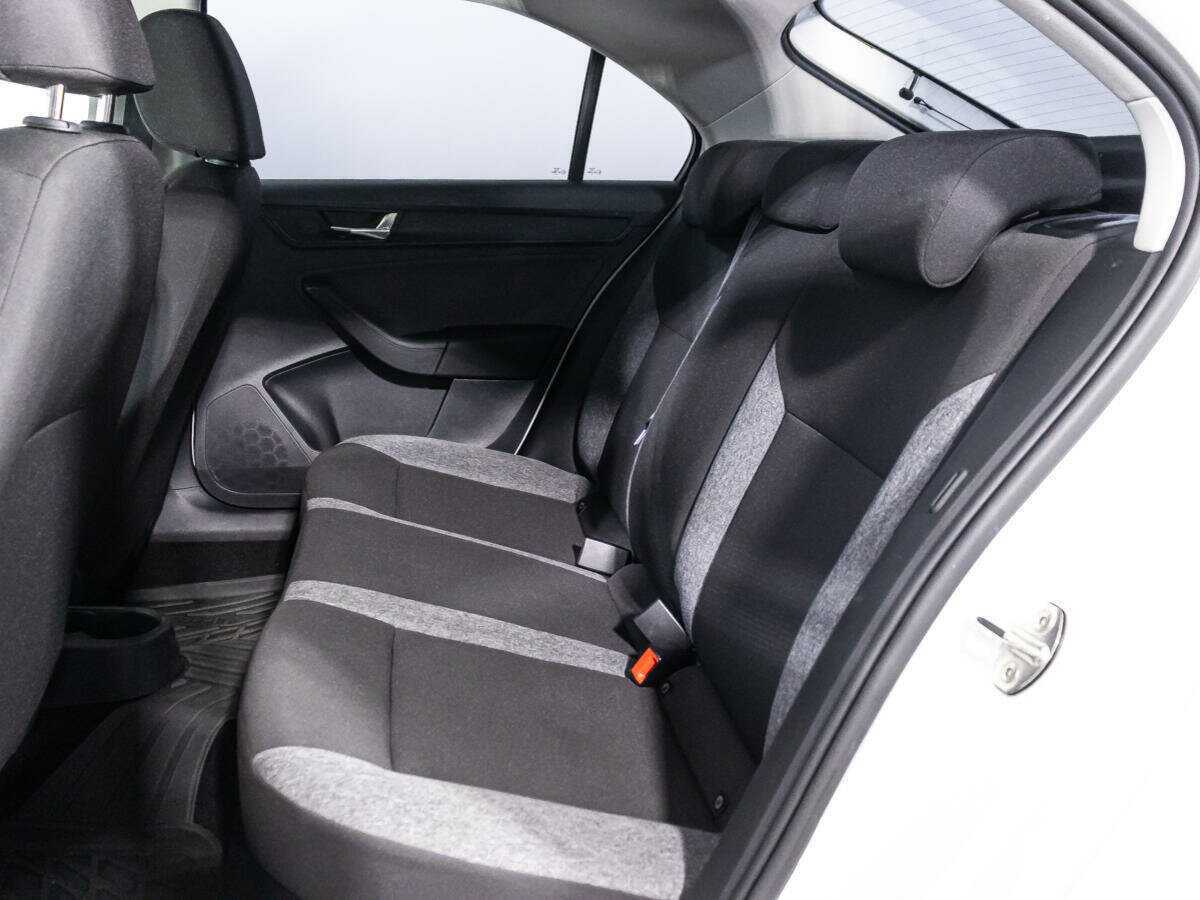 Купить Skoda Rapid с пробегом. Фото: #9