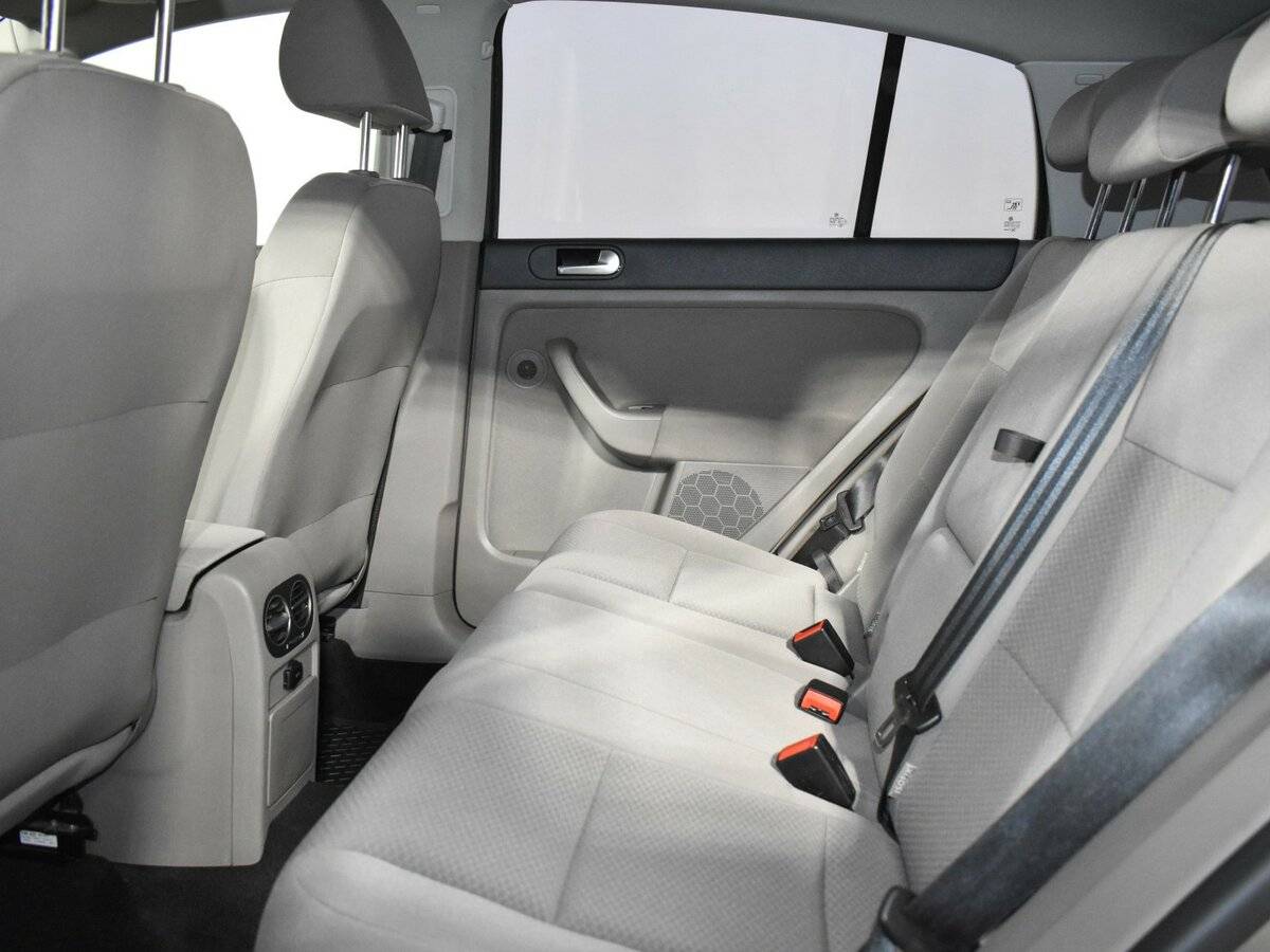 Купить Volkswagen Golf Plus с пробегом. Фото: #10