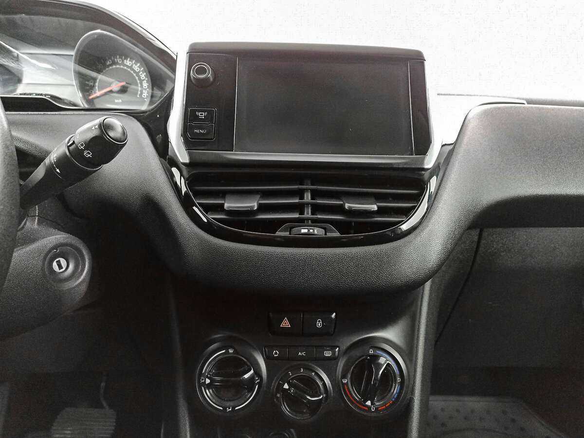 Купить Peugeot 208 с пробегом. Фото: #12