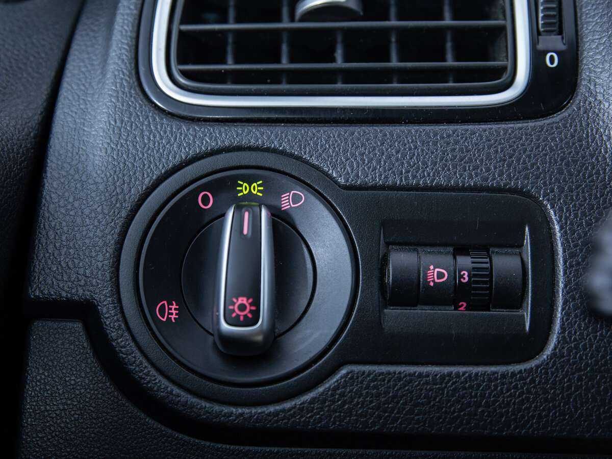 Купить Volkswagen Polo с пробегом. Фото: #13