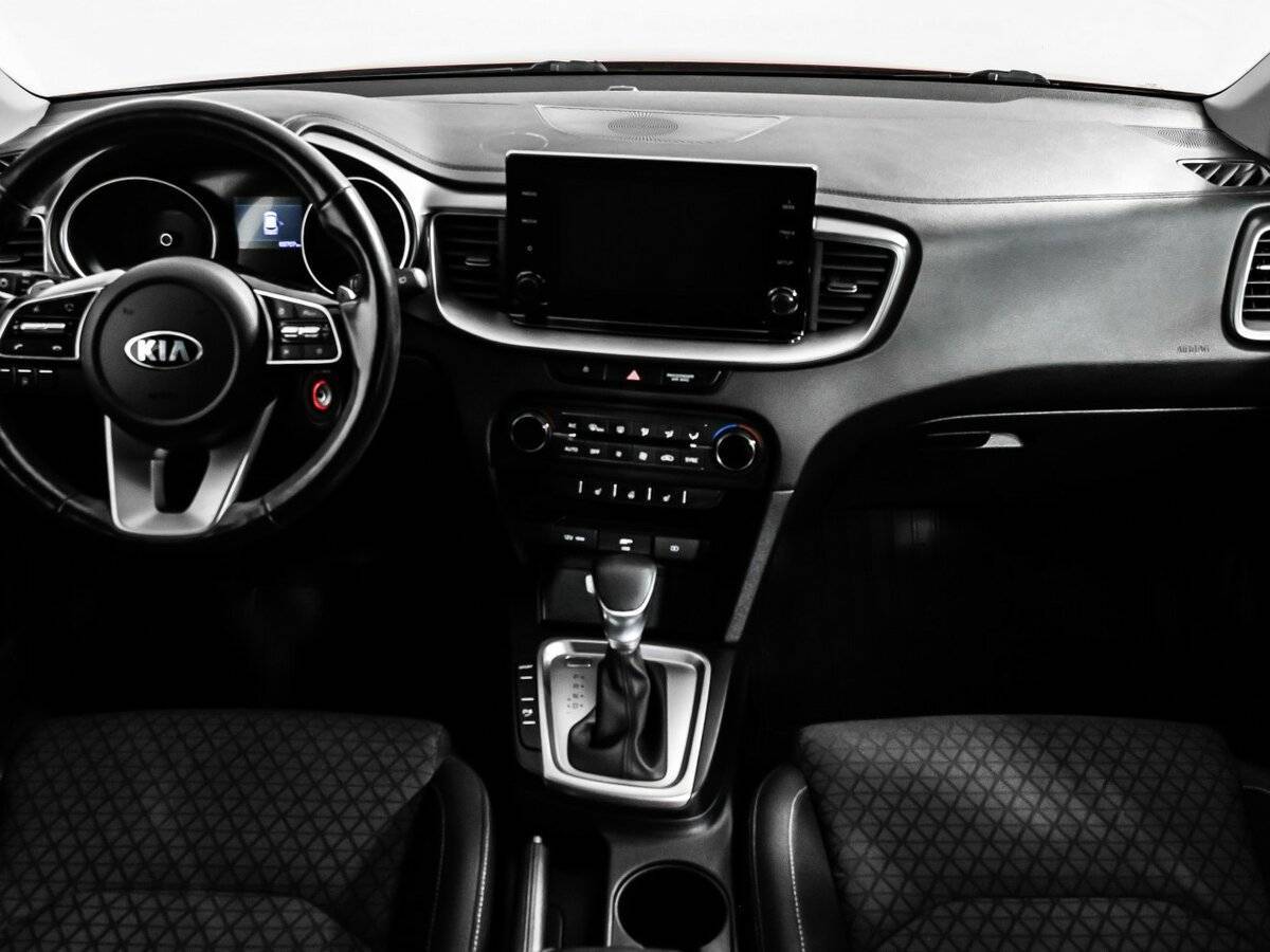 Купить Kia Ceed с пробегом. Фото: #10