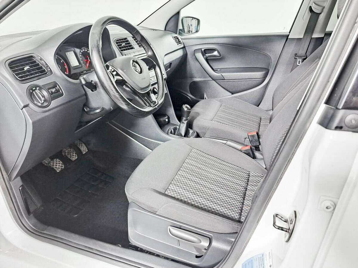 Купить Volkswagen Polo с пробегом. Фото: #14