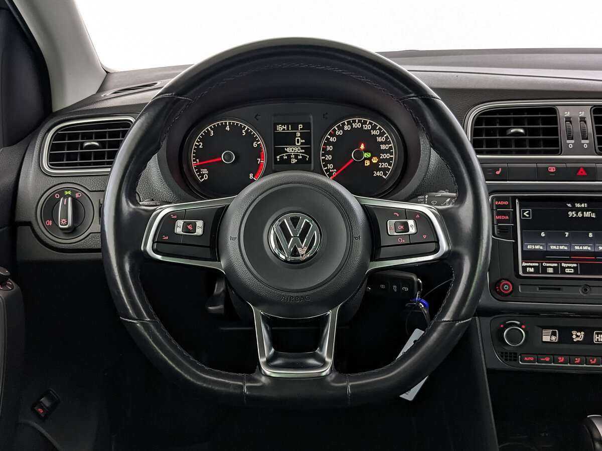 Купить Volkswagen Polo с пробегом. Фото: #17
