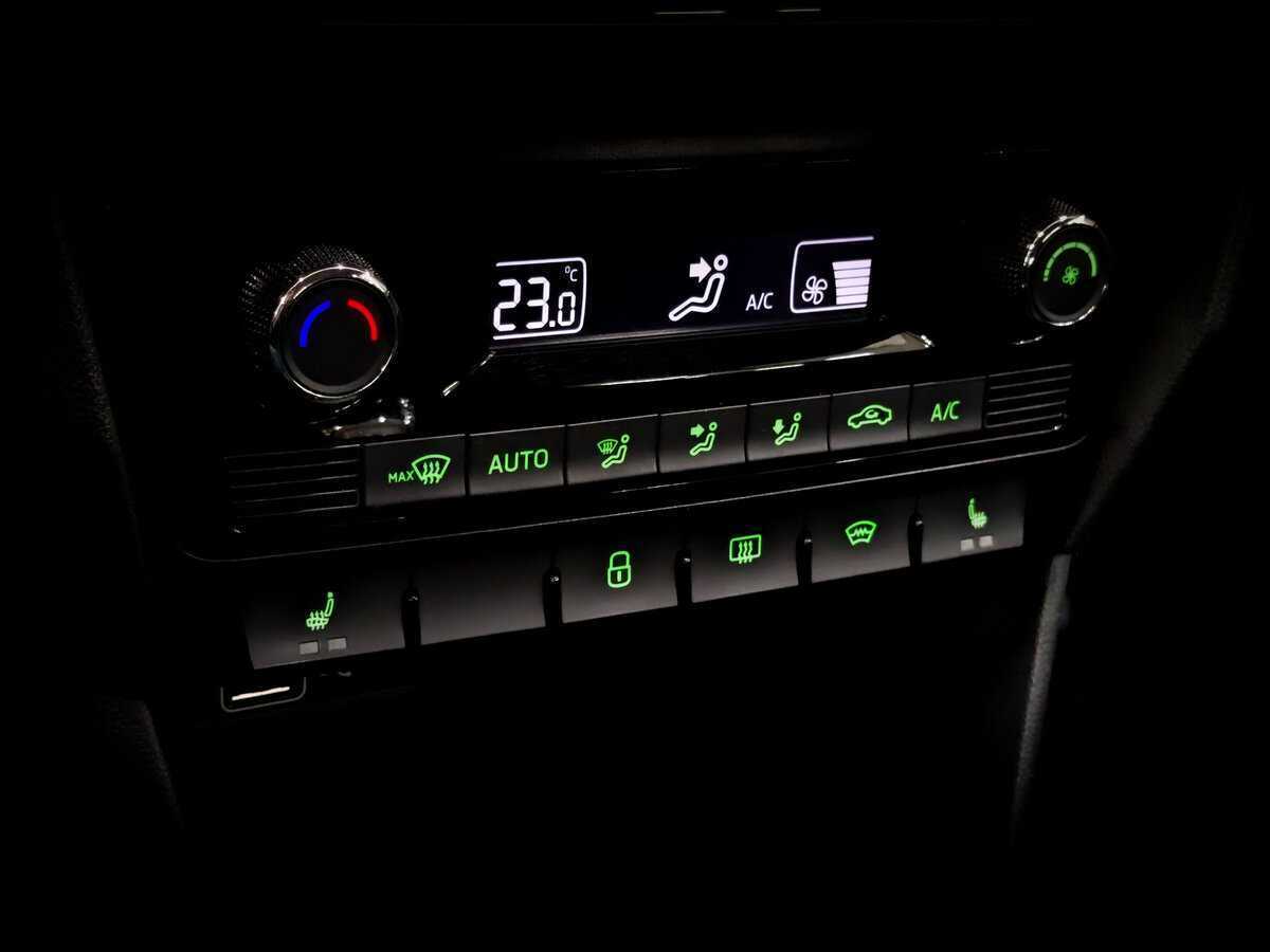 Купить Skoda Rapid с пробегом. Фото: #22