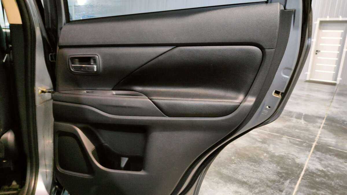 Купить Mitsubishi Outlander с пробегом. Фото: #18