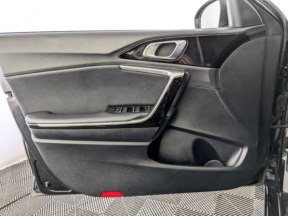 Купить Kia Ceed с пробегом. Фото: #14