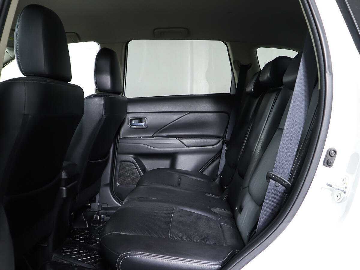 Купить Mitsubishi Outlander с пробегом. Фото: #9