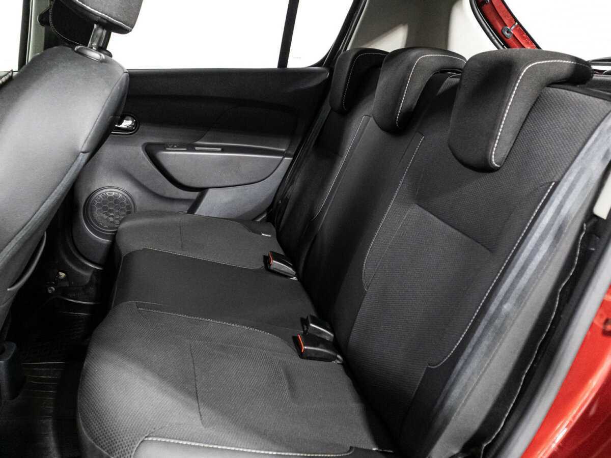 Купить Renault Sandero с пробегом. Фото: #9