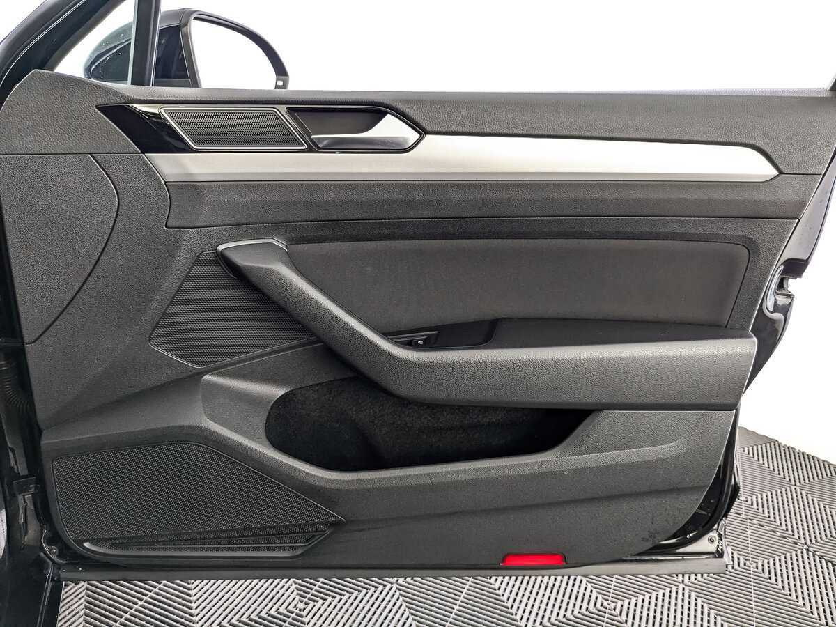 Купить Volkswagen Passat с пробегом. Фото: #19