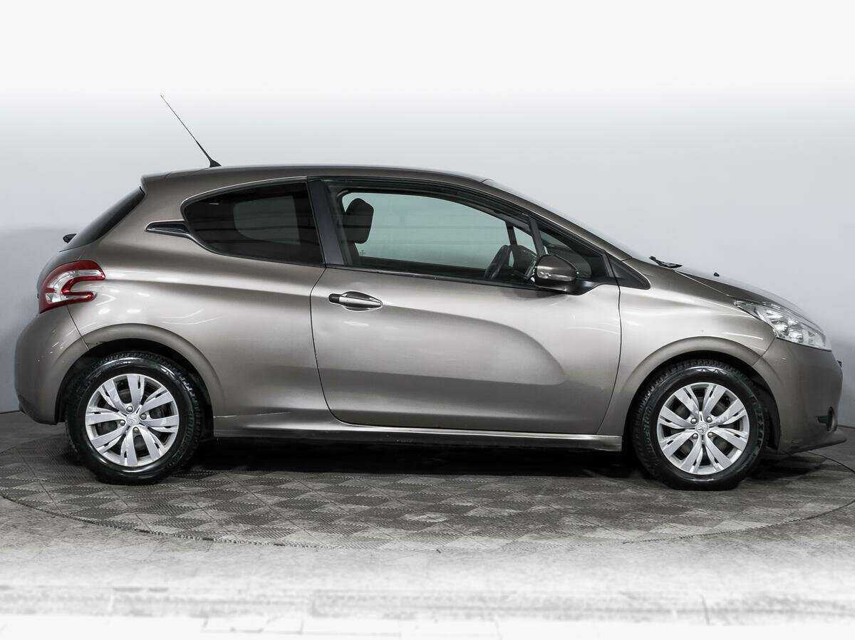 Купить Peugeot 208 с пробегом. Фото: #3