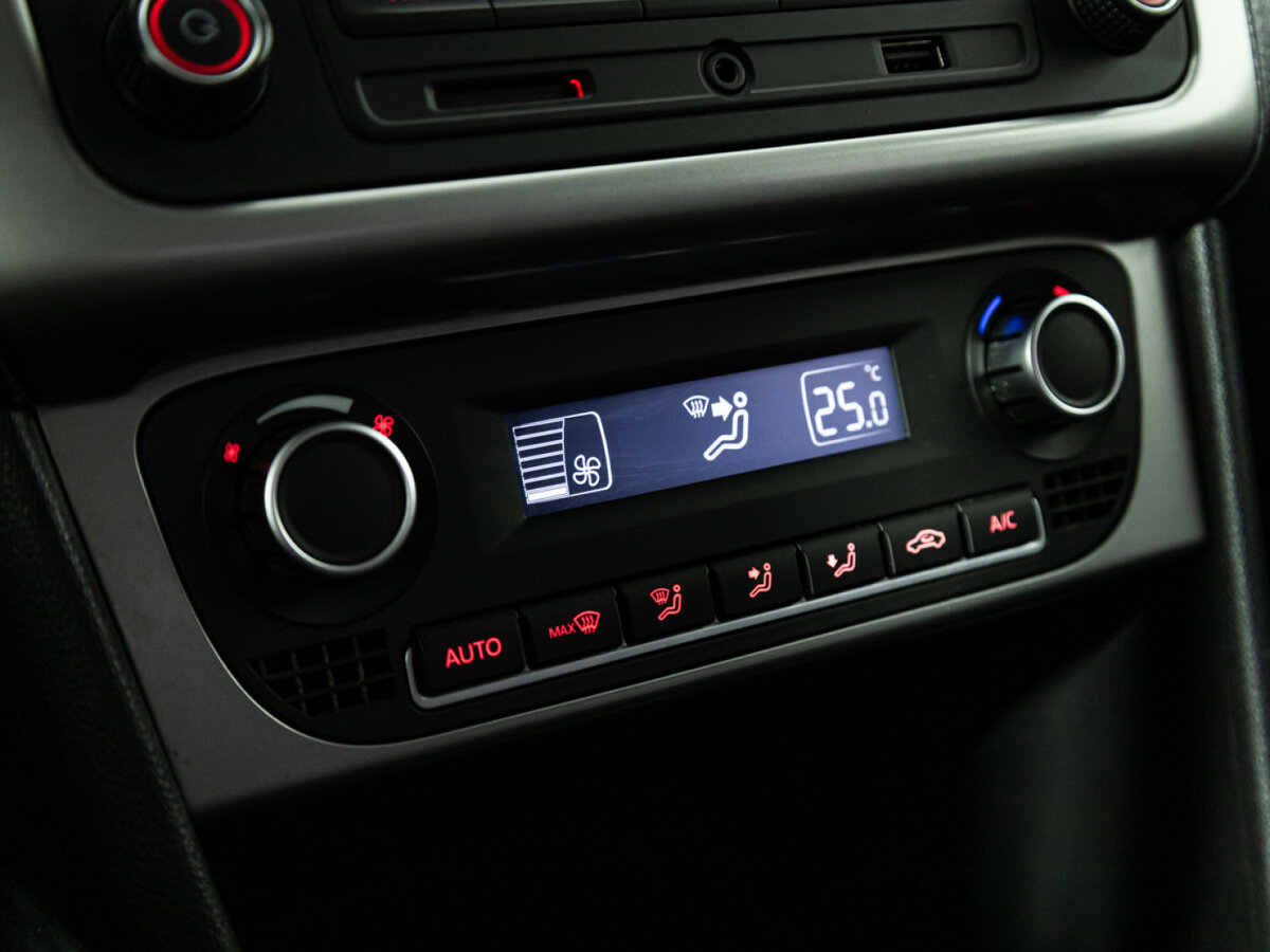 Купить Volkswagen Polo с пробегом. Фото: #14