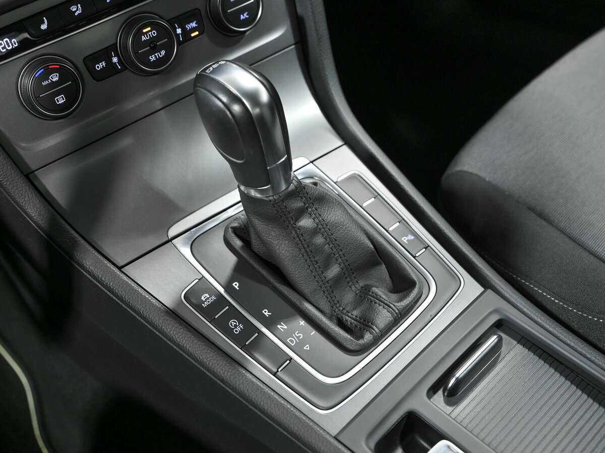 Купить Volkswagen Golf с пробегом. Фото: #10