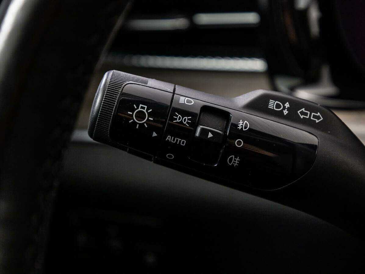 Купить Kia K5 с пробегом. Фото: #17