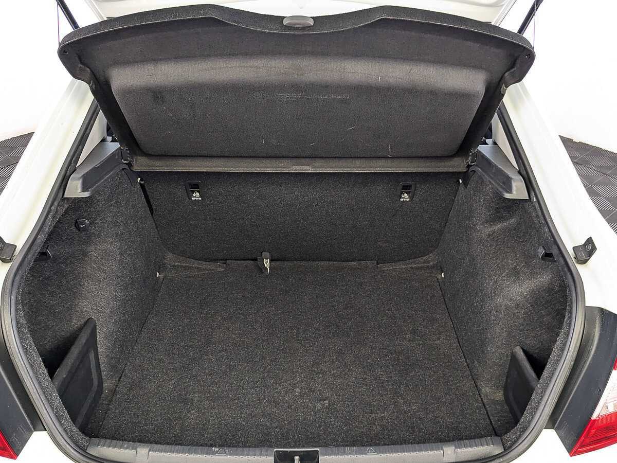 Купить Skoda Rapid с пробегом. Фото: #9