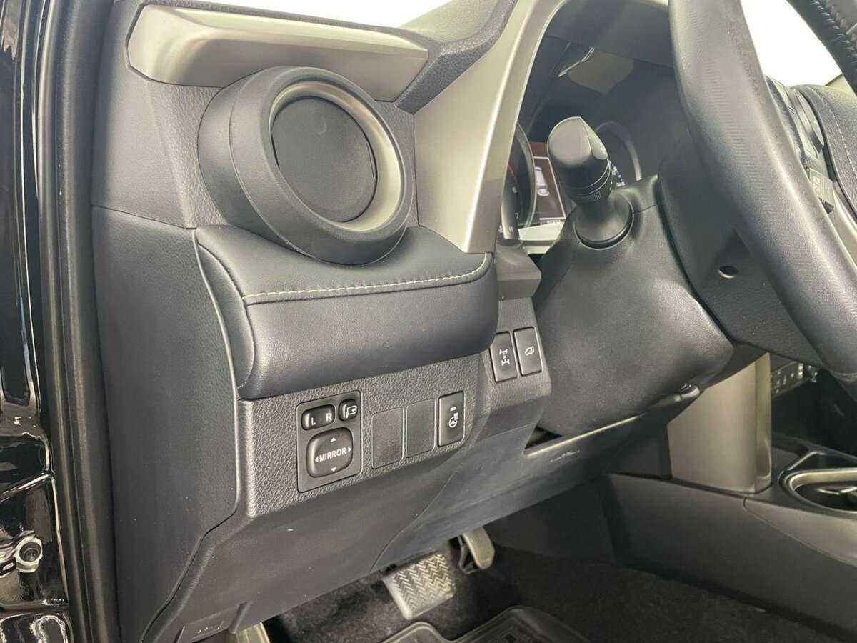Купить Toyota RAV4 с пробегом. Фото: #8