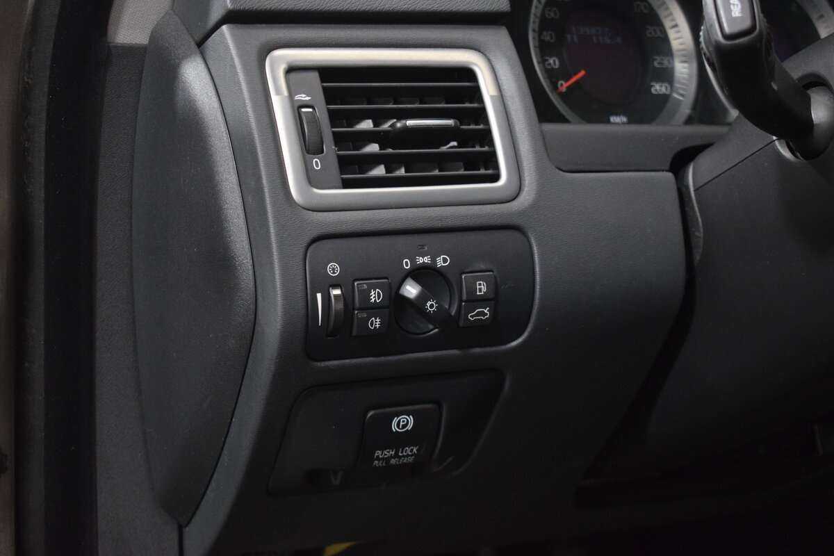 Купить Volvo XC70 с пробегом. Фото: #17