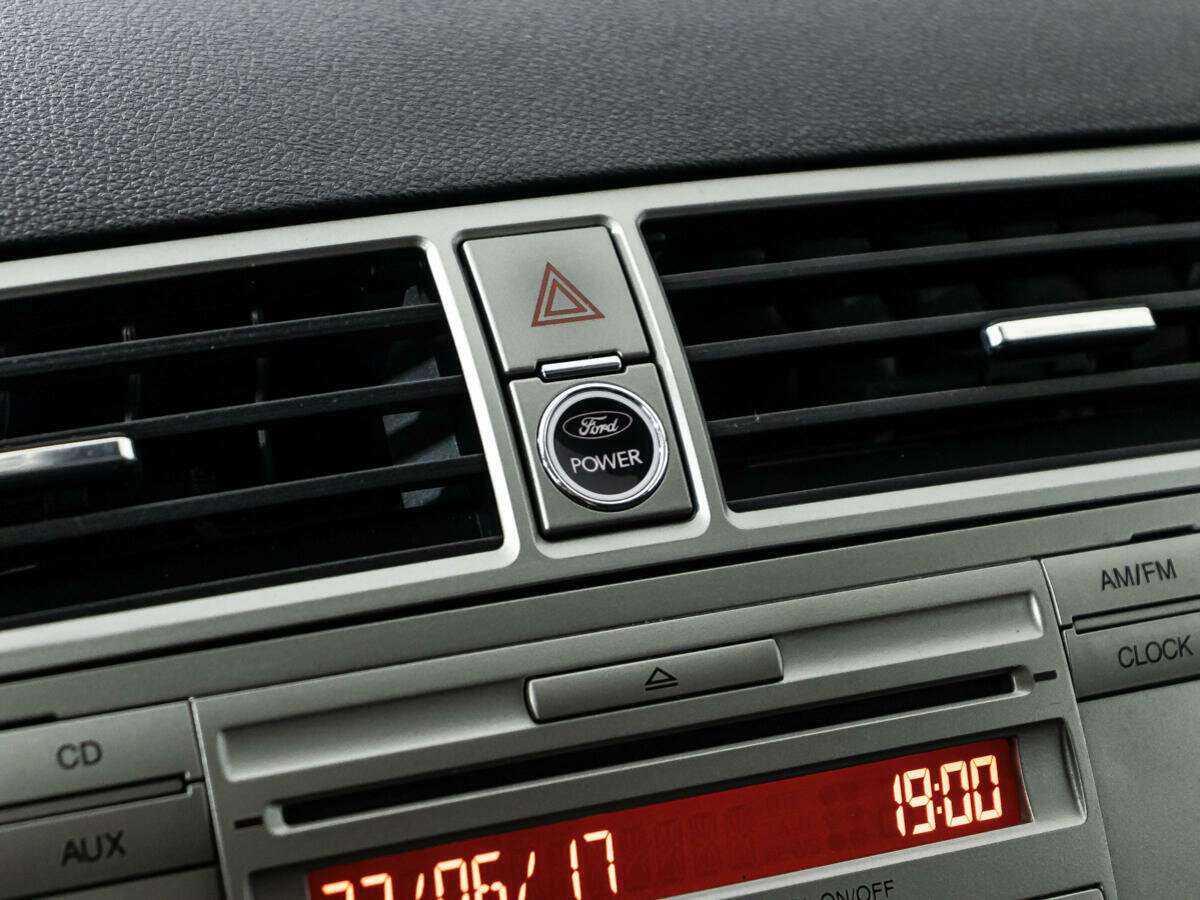 Купить Ford Kuga с пробегом. Фото: #15