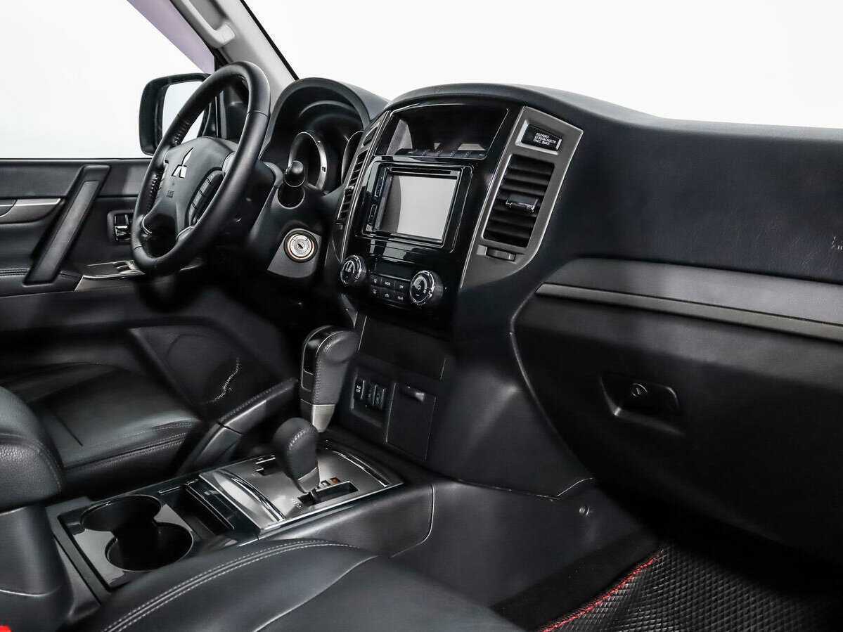 Купить Mitsubishi Pajero с пробегом. Фото: #11