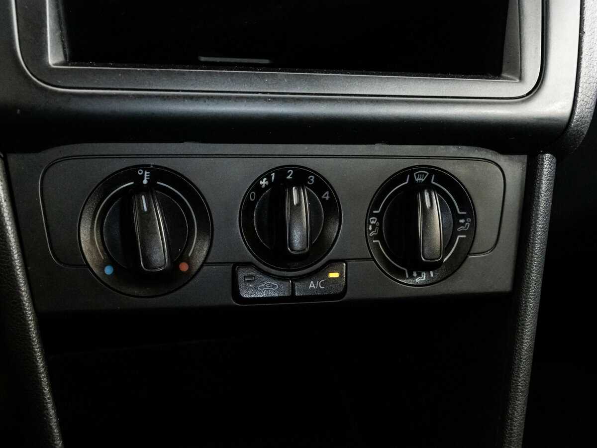 Купить Volkswagen Polo с пробегом. Фото: #10