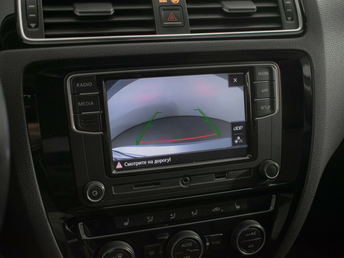 Купить Volkswagen Jetta с пробегом. Фото: #12