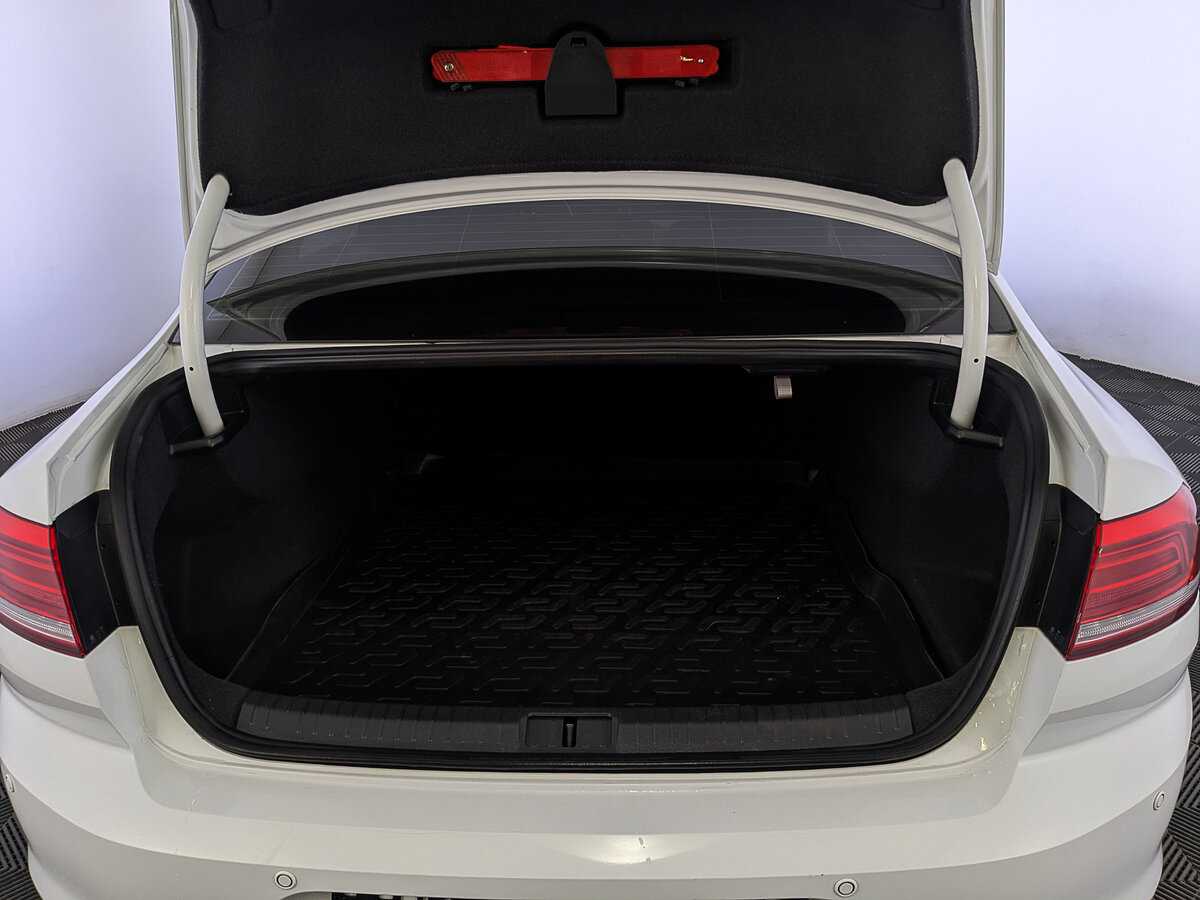Купить Volkswagen Passat с пробегом. Фото: #9