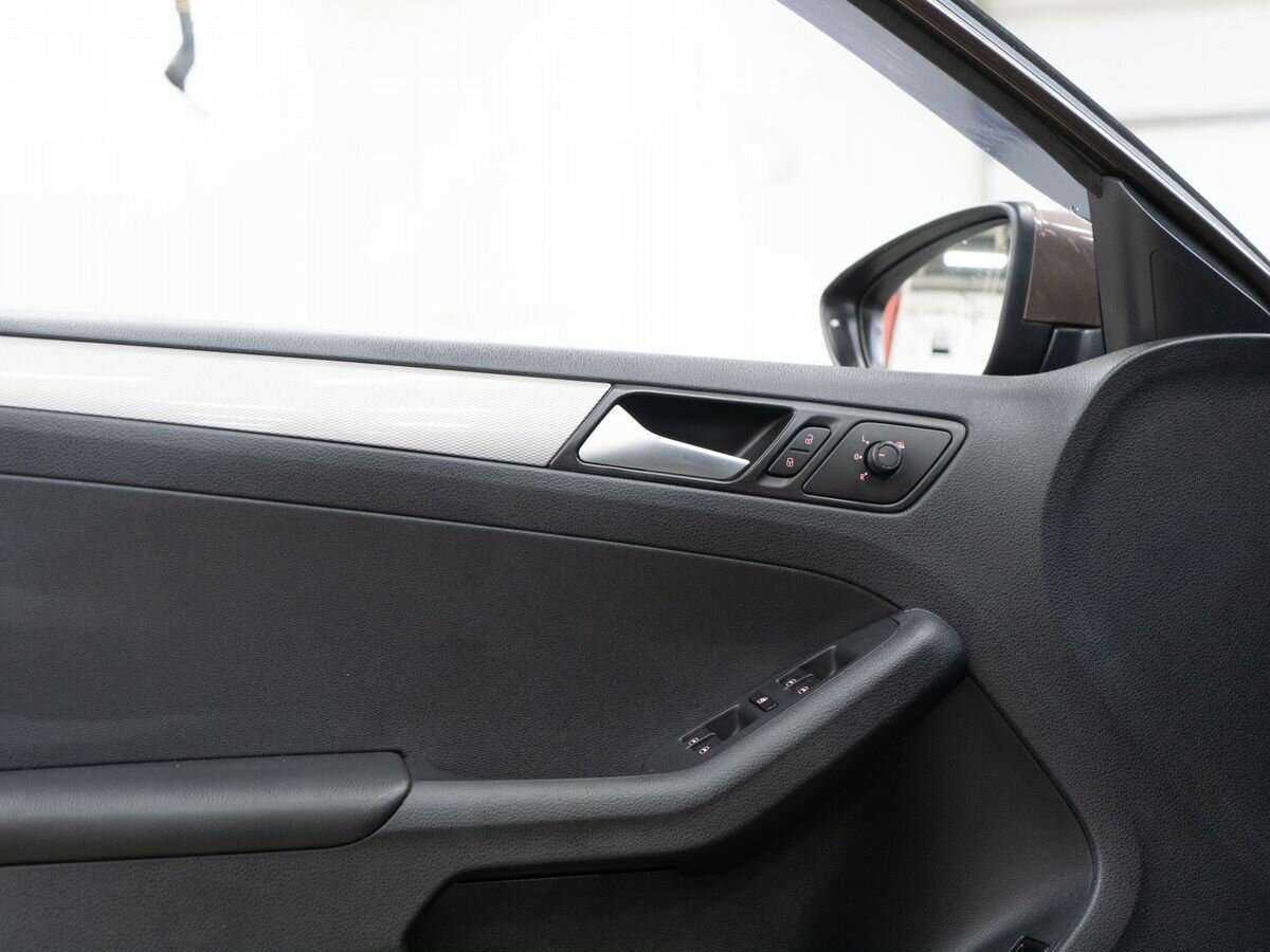 Купить Volkswagen Jetta с пробегом. Фото: #15