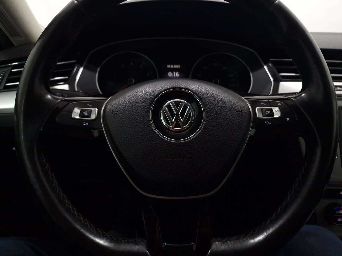 Купить Volkswagen Passat с пробегом. Фото: #4