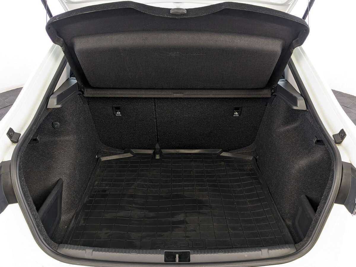 Купить Skoda Rapid с пробегом. Фото: #9