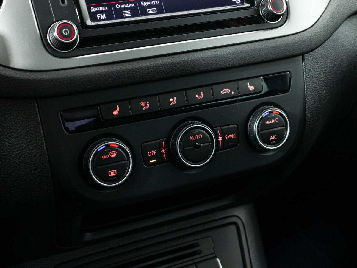 Купить Volkswagen Tiguan с пробегом. Фото: #15