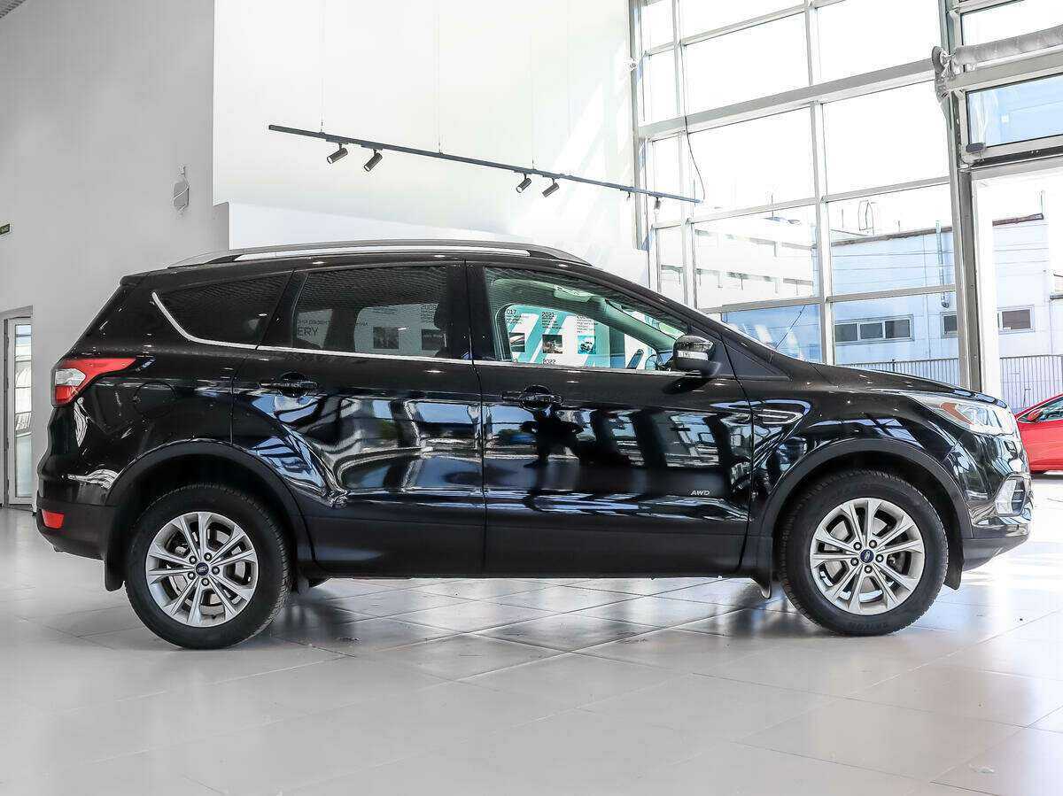 Купить Ford Kuga с пробегом. Фото: #3