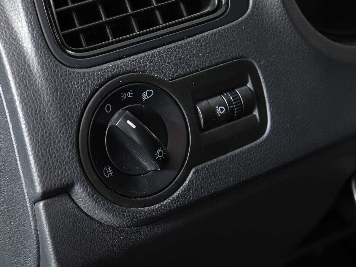 Купить Volkswagen Polo с пробегом. Фото: #13