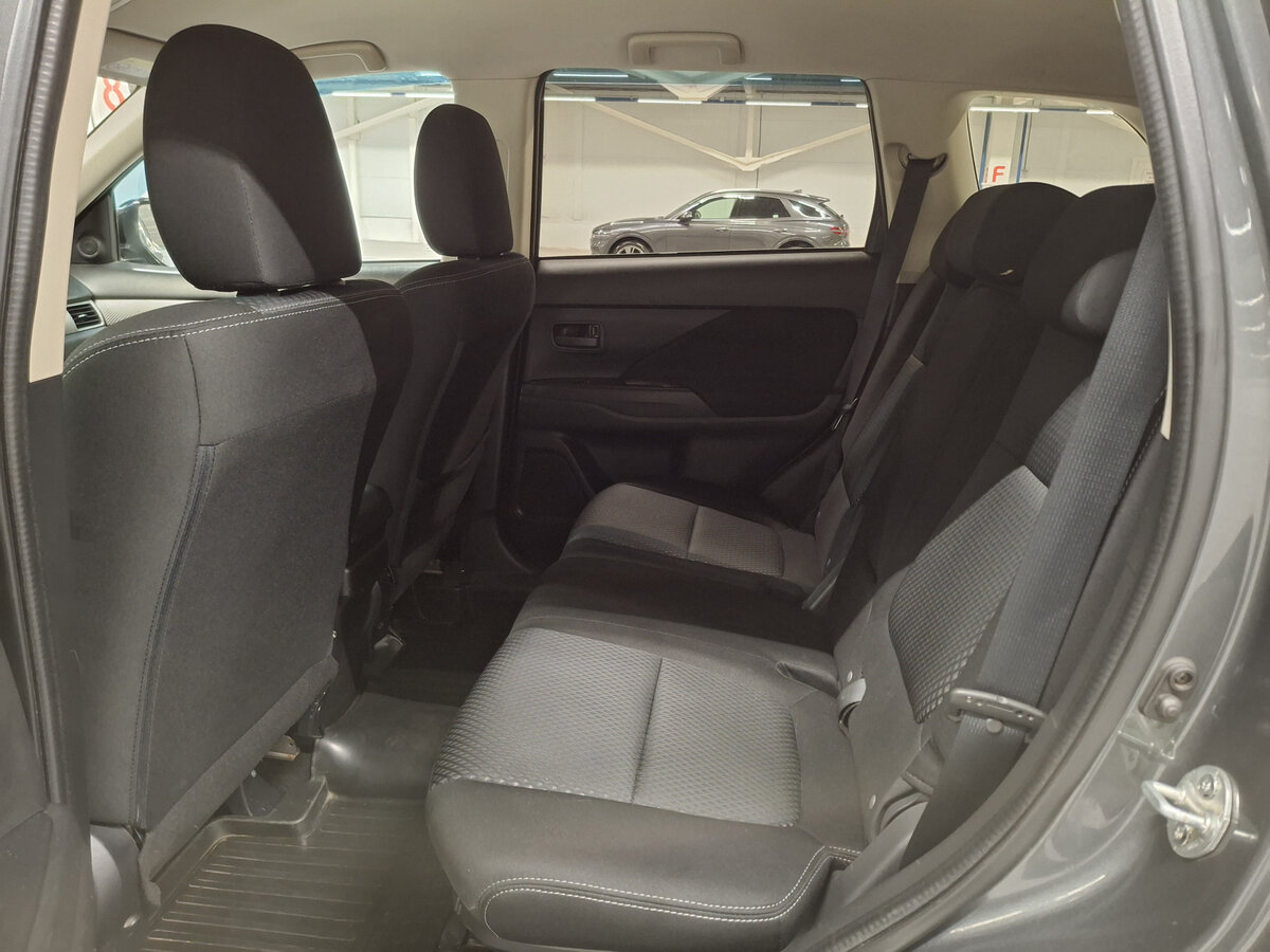 Купить Mitsubishi Outlander с пробегом. Фото: #11