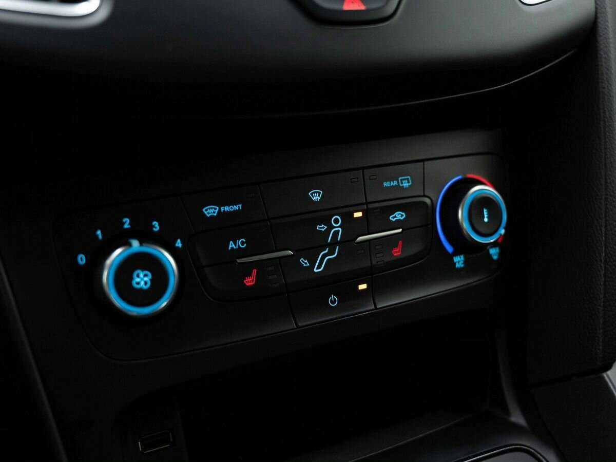 Купить Ford Focus с пробегом. Фото: #19